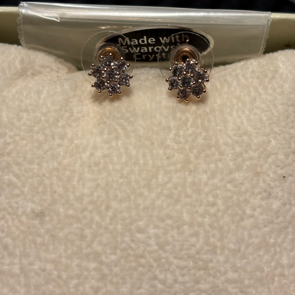 Swarovski Crystals Elements Flower Stud Earrings - image 1